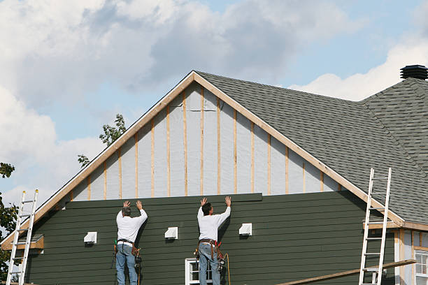 Professional Siding technician working in Wilmington, OH